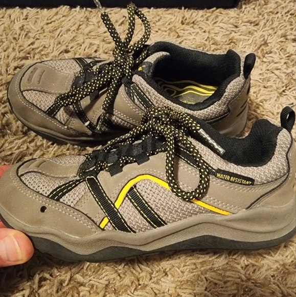 Lot of boys size 2 shoes - Picture 11 of 12